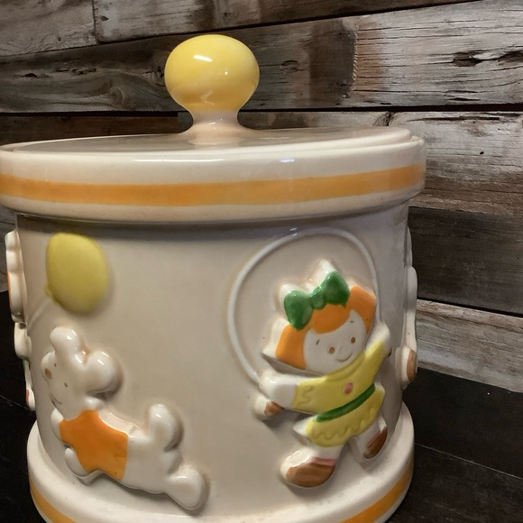 Vintage Poppytrail Cookie Jar Canister w/ Lid by Metlox Children Kids Playing - Picture 3 of 7